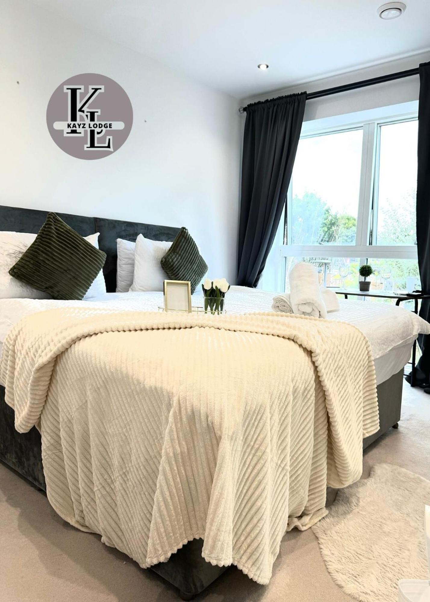 Kayz Lodge- Luxury Ensuite-Private & Shared Accommodation In A New House At The Olympic Village Overlooking Stratford Westfield And Tube Station Londres Exterior foto