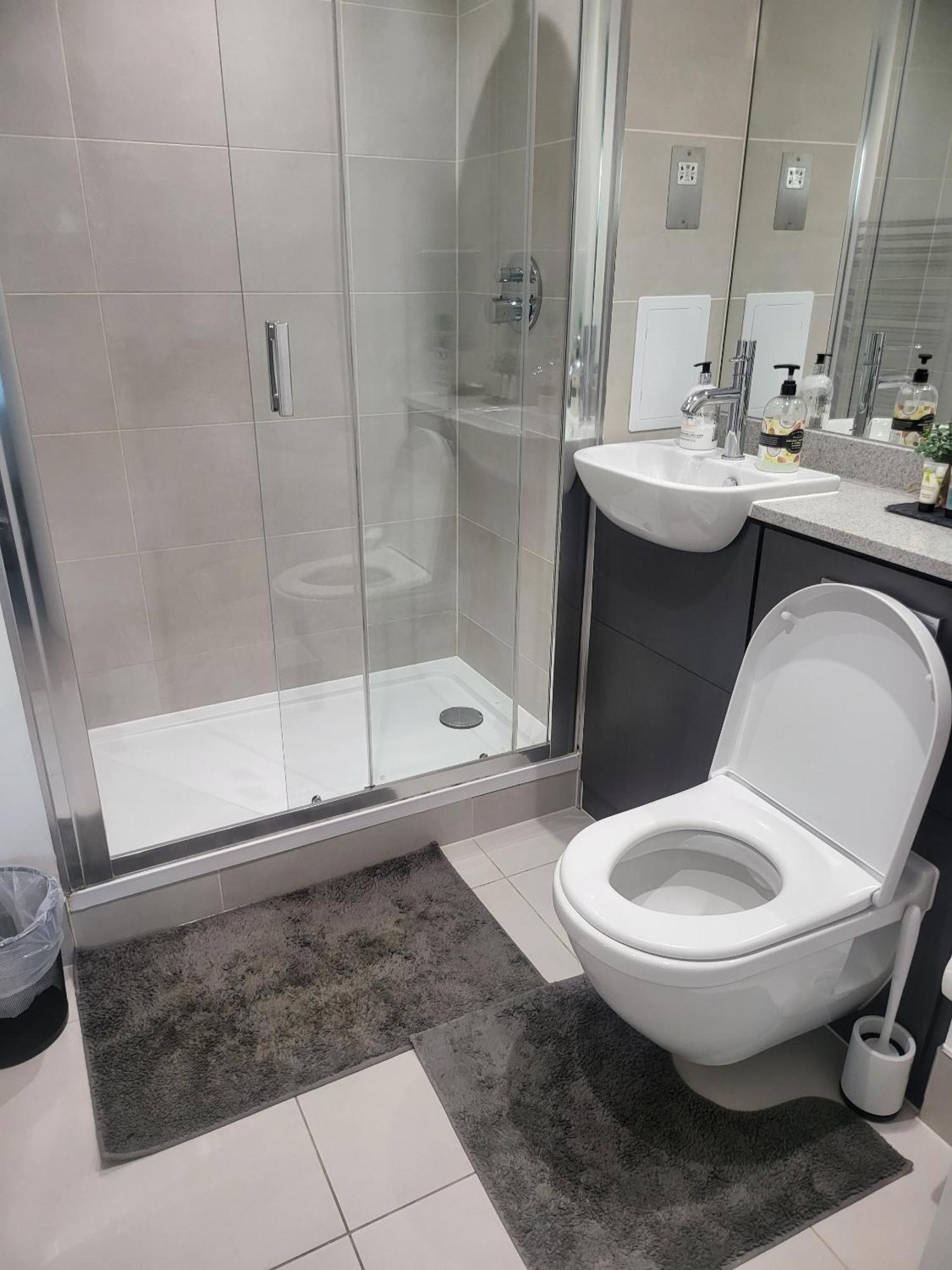 Kayz Lodge- Luxury Ensuite-Private & Shared Accommodation In A New House At The Olympic Village Overlooking Stratford Westfield And Tube Station Londres Quarto foto